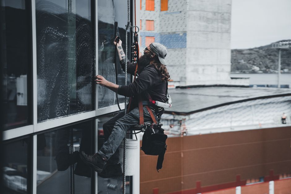 Water-fed pole window cleaning on a residential property